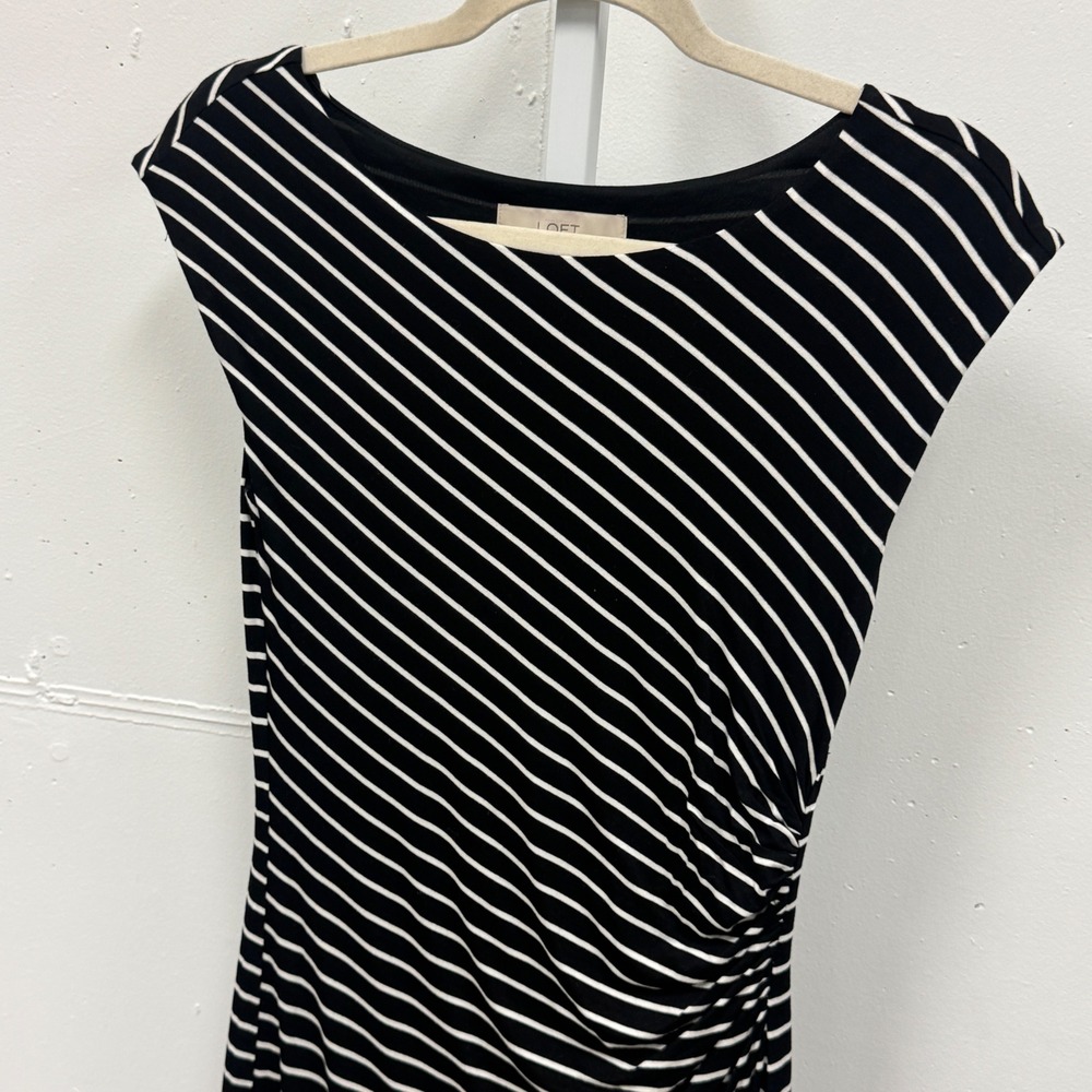 NWT Loft Black White Striped Ruched Sheath Knee Length Dress Cap Sleeve XS Soft - Picture 3 of 8